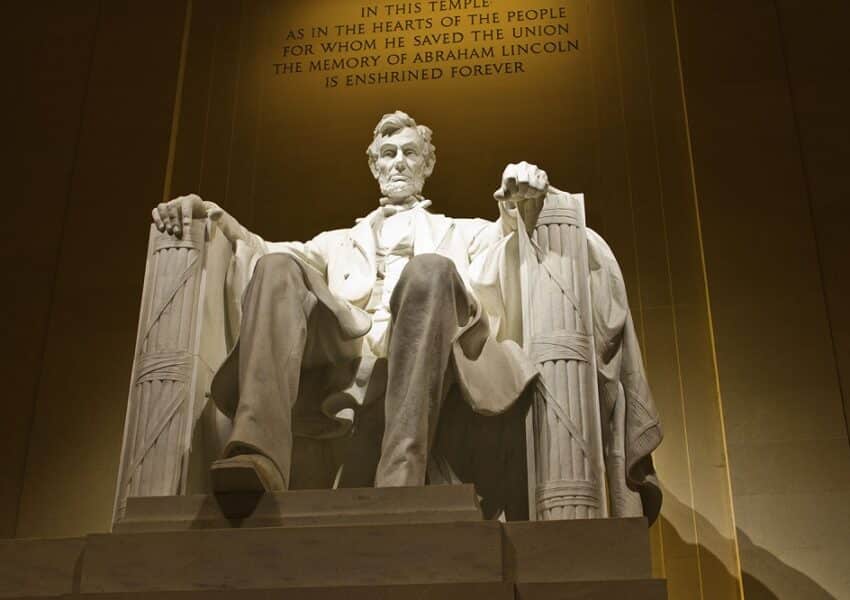 lincoln memorial at washington dc