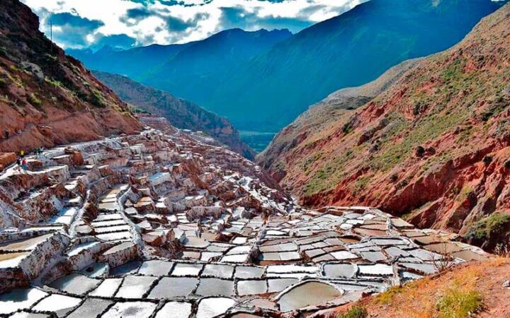 urubamba salt mines peru